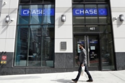 Cameras are seen on the exterior of a Chase Bank branch in New York City U.S., April 7, 2021. REUTERS/Brendan McDermid/File Photo