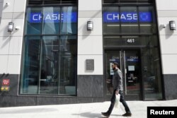 Cameras are seen on the exterior of a Chase Bank branch in New York City U.S., April 7, 2021. REUTERS/Brendan McDermid/File Photo