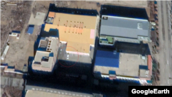 또 다른 건물 공터에 주차된 차량(붉은 원 안)을 찍은 지난해 11월30일자 위성사진.