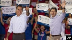 Capres Partai Republik AS, Mitt Romney dan Cawapresnya, Paul Ryan saat kampanye pertama mereka di Institut Teknik NASCAR kota Mooresville, North Carolina (12/8). Hari ini Romney-Ryan akan melakukan kampanye terpisah di Florida dan Iowa.