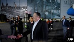 Sekretè Deta ameriken an, Mike Pompeo, ki te fèk rive nan vil Meksiko, jedi 18 oktòb 2018 la, pou li abòde dosye karavàn migran yo avèk otorite meksiken yo.