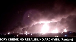 Požar koji je izazvao napad Huta na naftno postrojenje Saudi Aramko (Foto: Reuters via third party)