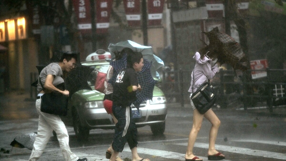 Typhoon Haikui Slams Eastern China