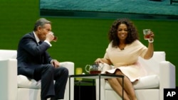 Coffee or tea? Even Howard Schultz, left, chairman and CEO of Starbucks Coffee Company, drinks tea. Here he sits and drinks tea with Oprah Winfrey, right, to announce their partnership to offer Teavana Oprah Chai tea. (March 2014)