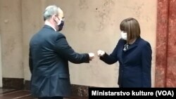 Ambasdor SAD u Srbiji Entoni Godfri i ministarka kulture Maja Gojković