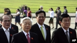 Vietnam's chairman of the National Assembly Nguyen Sinh Hung, left, Communist Party chief Nguyen Phu Trong, second from left, Prime Minister Nguyen Tan Dung, third from left, and President Truong Tan Sang, Hanoi, May 20, 2013.