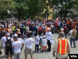 Protesters gather in Washington, D.C., on May Day to stand against President Donald Trump's policies on immigration. (A. Barros/VOA)