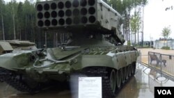 2015年莫斯科武器展上展出的升级版“布拉提诺”火箭炮系统。这种重型攻击性武器首次参加今年俄罗斯-蒙古联合军演。