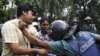 Đình công ở Bangladesh: Cảnh sát đụng độ với người biểu tình