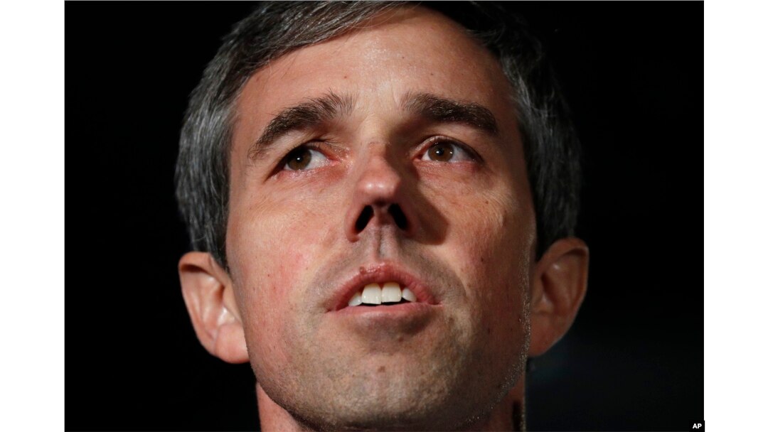 El candidato presidencial demócrata y ex representante de Texas, Beto O'Rourke, habla durante un foro de candidatos a sindicatos de empleados públicos el sábado 3 de agosto de 2019 en Las Vegas. (Foto AP / John Locher)