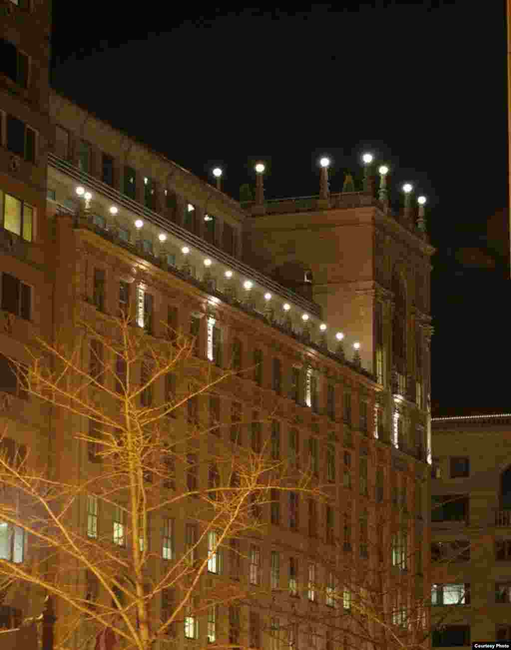 Lamps decorate a building in Washington, DC, sending the light skyward. (Jim Dougherty, International Dark Sky Association)