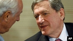 Richard Holbrooke, U.S. special envoy for Afghanistan and Pakistan (R) speaks during a press conference at Rome's Foreign Ministry, 18 Oct 2010