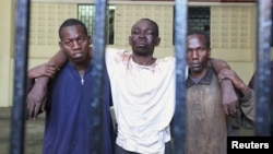 Omar Mwamnuadzi (C), leader of the separatist Mombasa Republican Council shown at a Kenyan prison with members of the group, October 15, 2012. 