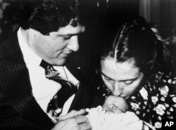 ** FILE ** Arkansas Gov. Bill Clinton, wife Hillary Rodham, 33, and week-old baby daughter Chelsea pose for a family picture, March 5, 1980. (AP Photo/Donald R. Broyles)