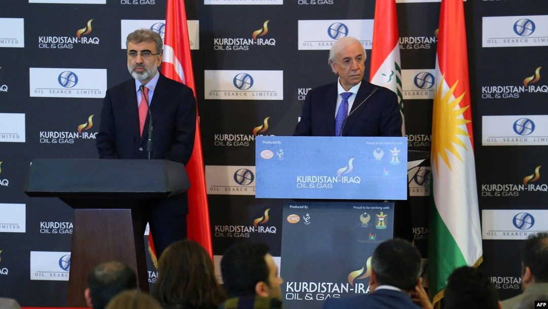 Turkish Energy Minister Taner Yildiz (L) and his Iraqi Kurdish counterpart Ashti Hawrami hold a press conference in Arbil, the capital of the autonomous Kurdish region in northern Iraq, Dec. 2, 2013. 