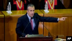 El vicepresidente de Venezuela, Tarek El Aissami, dijo que la reelección de Nicolás Maduro sería una respuesta al "golpe" de la oposición y la "persecución y sanciones financieras" de Estados Unidos.