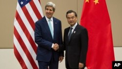 El secretario de Estado de EE.UU., John Kerry, se reunió con su par de China, Wang Yi, en busca de una solución a las aguas disputadas en el sur del gigante asiático.