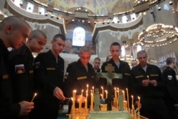 Russian servicemen attend a memorial service for sailors killed in a Russian submersible, which caught fire in the area of the Barents Sea, at the Naval Cathedral of Saint Nicholas, in Kronstadt, Russia, July 4, 2019.