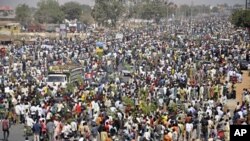 People protest in Nigeria's northern city of Kano on January 16, 2012, before unions called off strikes over high fuel prices.