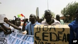 Supporters of Mali's junta participate in a demonstration against regional bloc ECOWAS at the international airport of Bamako, Mali, March 29, 2012. 