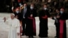 Pope Reverts to Mask-Less Old Ways Amid Growing Criticism 