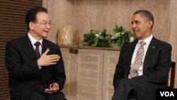 El presidente Barack Obama durante su reunión con el primer ministro Wen Jiabao durante su encuentro en la cumbre de ASEAN.