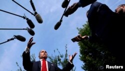 Top White House economic adviser Larry Kudlow speaks to reporters at the White House in Washington, Aug. 16, 2018. 