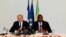 Mali's Foreign Minister Tieman Hubert Coulibaly (R) and France's Foreign Affairs Minister Laurent Fabius attend a news conference in Bamako, Mali, April 5, 2013.