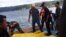 TIM SAR melakukan pencarian korban KM Fungka Permata V yang terbakar di perairan Banggai Laut, Sulawesi Tengah, Sabtu (15/9). (Foto courtesy : BPBD Banggai Laut, Sulawesi Tengah)