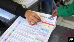 En fotos: Elecciones de medio término y referendo en Ecuador