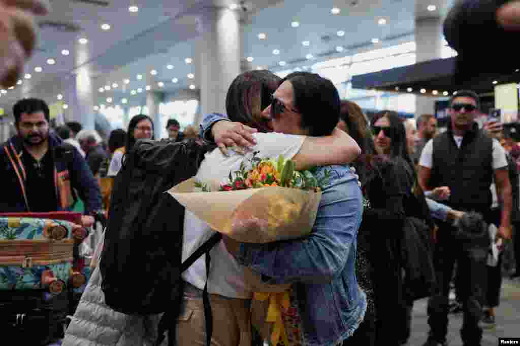 Los reencuentros tuvieron lugar en el Aeropuerto Internacional de Arturo Merino Benítez de&nbsp;Santiago, Chile.