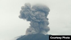 Erupsi Gunung Agung Bali, Kamis, 11 Januari 2018. (Foto: Humas BNPB)