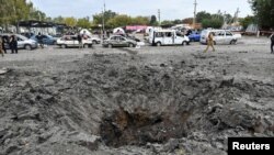 俄军导弹击中乌克兰南部城市扎波罗热的一支平民车队，导致20多名平民丧生。（2022年9月30日）