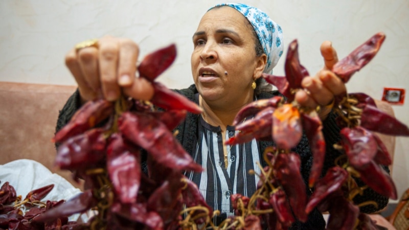 Chili paste heats up dishes and warms hearts at northeastern Tunisia’s harissa festival