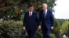 Presiden AS Joe Biden (kanan) dan Presiden China Xi Jinping melakukan pertemuan di Woodside, California di sela-sela KTT APEC, 15 November 2023.