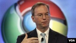 El presidente del buscador más popular en la red, Eric Schmidt, anunció su renuncia en la casa matriz de la compañía en San Francisco.