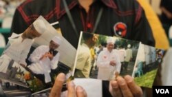 Bukti foto yang menunjukkan keterlibatan pejabat pemerintah kabupaten bangkalan pada Kampanye pasangan PrabowoHatta. (VOA/Petrus Riski)