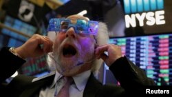 Trader Peter Tuchman reacts as the final day of trading for the year draws to a close at the New York Stock Exchange in New York, Dec. 29, 2017.