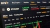 Grafik harga mata uang kripto Ethereum di situs web Bybit terlihat di layar komputer di New York, 21 Februari 2025. (Foto: Patrick Sison/AP Photo)