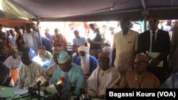 Les membres de la COPA réunis à Niamey, 17 mars 2016 (VOA/Bagassi Koura)