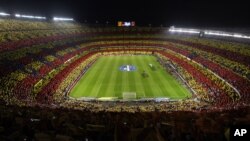 El Camp Nou completamente lleno durante el juego entre Barcelona y Real Madrid, este domingo 7 de octubre de 2012.