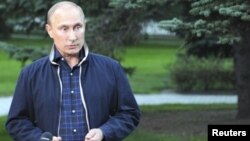 Putin dijo a la prensa en Vladivostok que antes de lanzar un ataque a Siria hay que pensar en las víctimas que provocará.