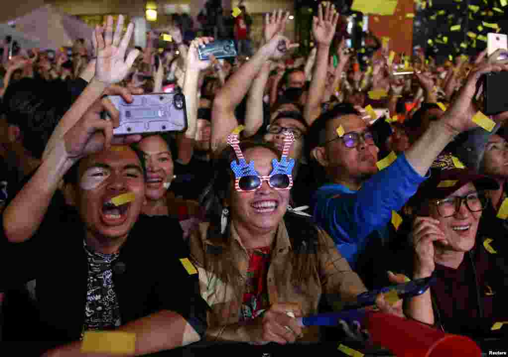 People celebrate at a New Year&#39;s Eve party in Quezon City, Manila, Philippines, Dec. 31, 2018.