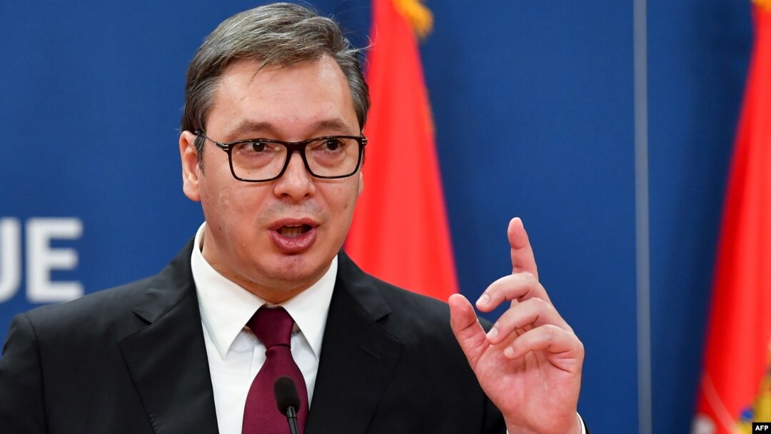 ARHIVA - Predsednik Srbije Aleksandar Vučić u obraćanju novinarima u Beogradu 19. oktobra 2019. (Foto: AFP)