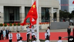 资料照：香港金紫荊广场举行升旗仪式纪念香港主权移交中国23周年。（2020年7月1日）