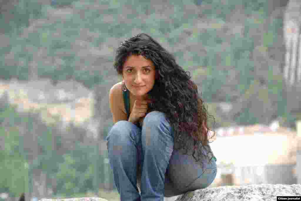 Kembang api di Oakland Bay Bridge, San Francisco, dalam perayaan malam Tahun Baru, 1 Januari 2017, di San Francisco.