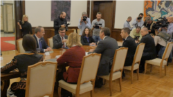 Razgovor američke delegacije sa predsednikom Vučićem i njegovim saradnicima (Foto: VOA)