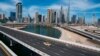 Sebuah taksi tampak melintas di jalan raya yang biasanya macet dekat Burj Khalifa, gedung tertinggi di dunia, di Dunai, Uni Emirat Arab, Senin, 6 April 2020. 