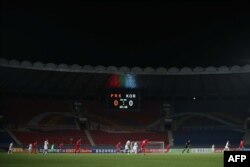 지난 15일 남북한 월드컵 예선전이 열린 평양 김일성경기장. 북한은 한국의 취재진과 응원단 방북을 불허하고 관중 없는 경기를 진행했다.