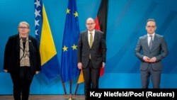 Christian Schmidt nakon sastanka sa ministrima vanjskih poslova Njemačke i BiH, Heikom Maas i Biserom Turković, u Berlinu, 9. marta 2021.
